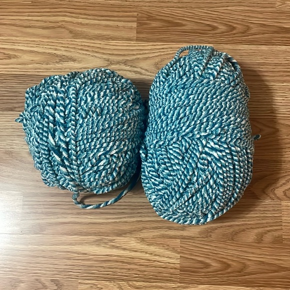 Bernat Blanket Yarn  ~ 2 balls - Picture 1 of 3